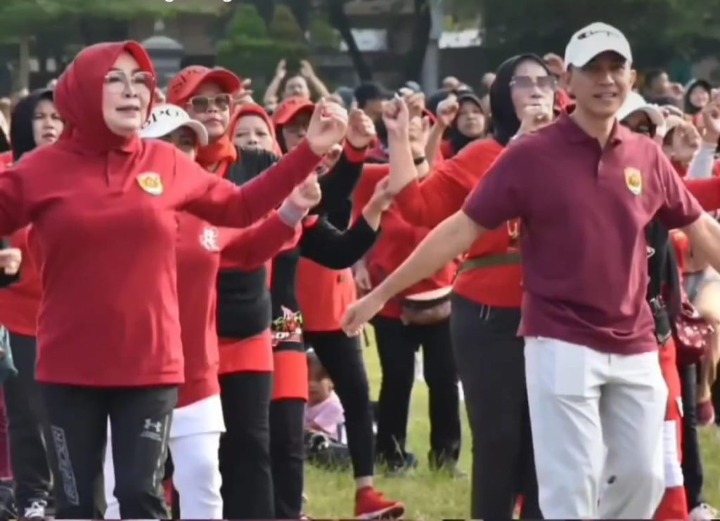 Bupati dan Wakil Bupati Grobogan Ikut Senam Bersama Dalam Pembukaan Expo Koperasi Grobogan 2024.