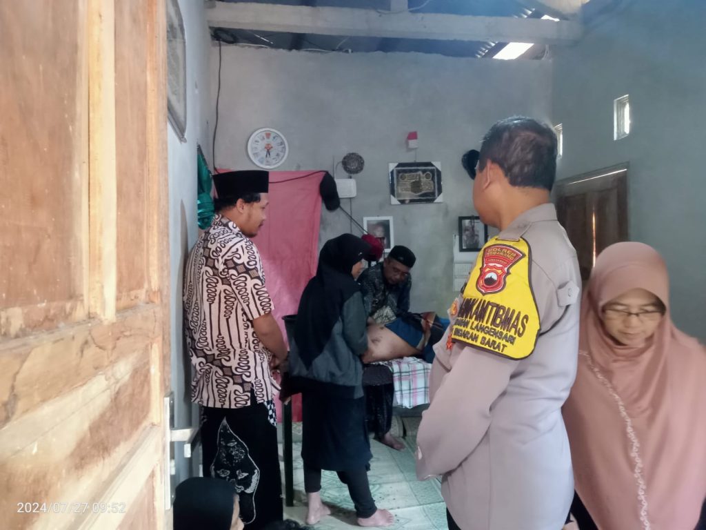 Hendak Dibangunkan Tak Kunjung Bangun Ternyata Seorang Driver Pribadi Meninggal Dunia.