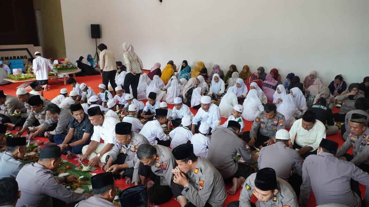 Bulan Muharram Polres Semarang Gelar Pengajian Dan Santunan Anak Yatim Piatu.